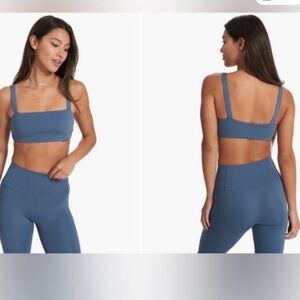 Vuori workout set - both top and bottom size L